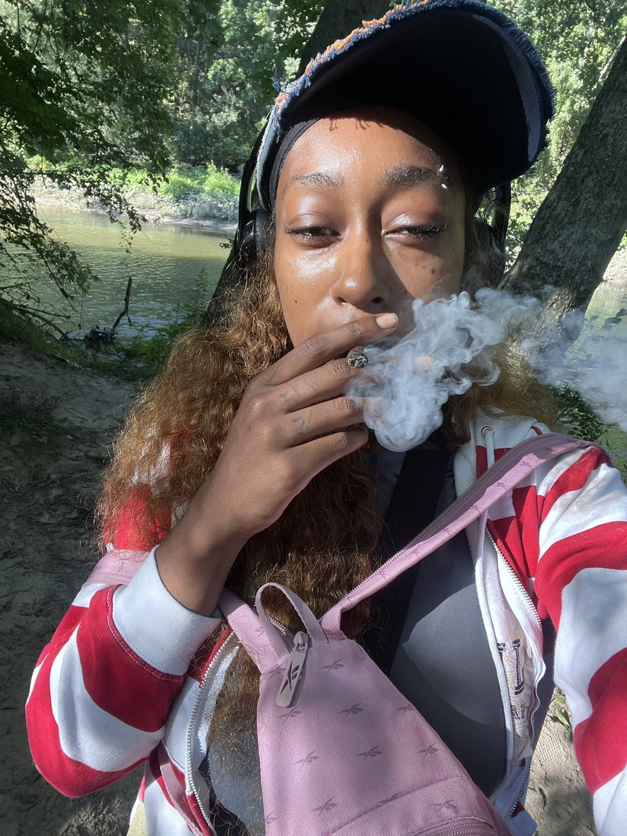zirazira22's tweet photo. in da woods smoking a wood on a piece of wood https://t.co/9Gg0g1ccZ8