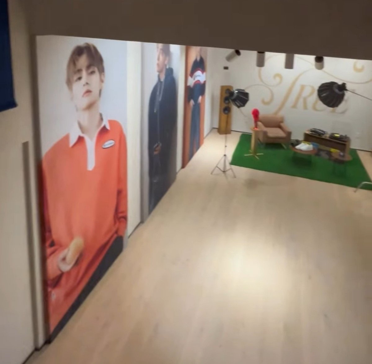 PurpleTaetaeMX's tweet photo. [INFO]

Casa Champions en Casa Rosa Polanco

(Aristóteles 127, CDMX)

Experiencia inmersiva y de estilo por la marca Champio_Mexico, para conectar con el público joven a través de la moda, creatividad y su campaña Global #TrueChampion

KIM TAEHYUNG FOR CHAMPION
#TAEHYUNGxCHAMPION https://t.co/kEJSqH41Ra