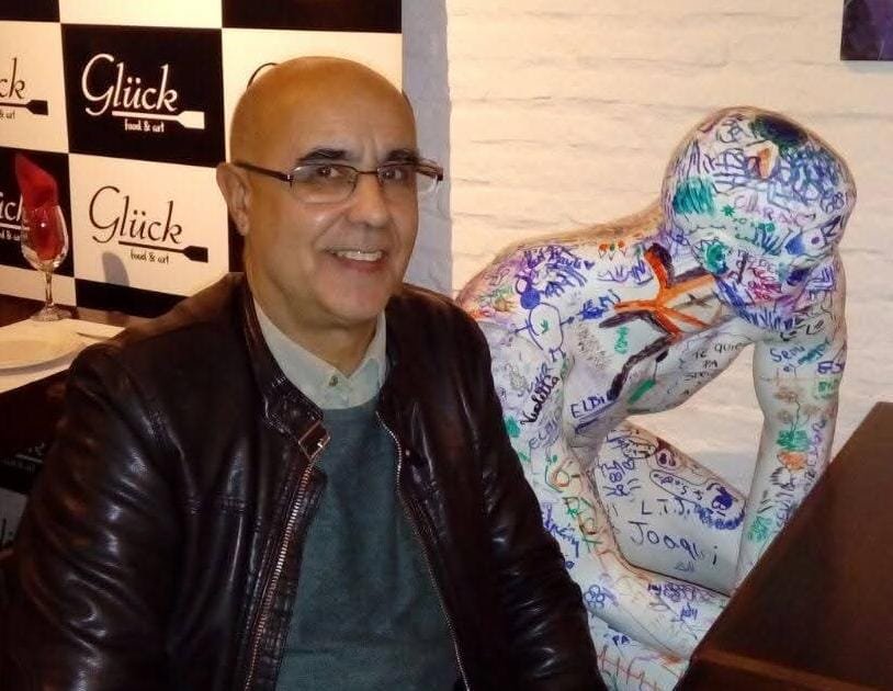 iribarn1's tweet photo. Gustavo Iribarne. Autor de la novela "El beso de la oscuridad". Un thriller gótico. Terror sudamericano. https://t.co/HGFDrS7bld