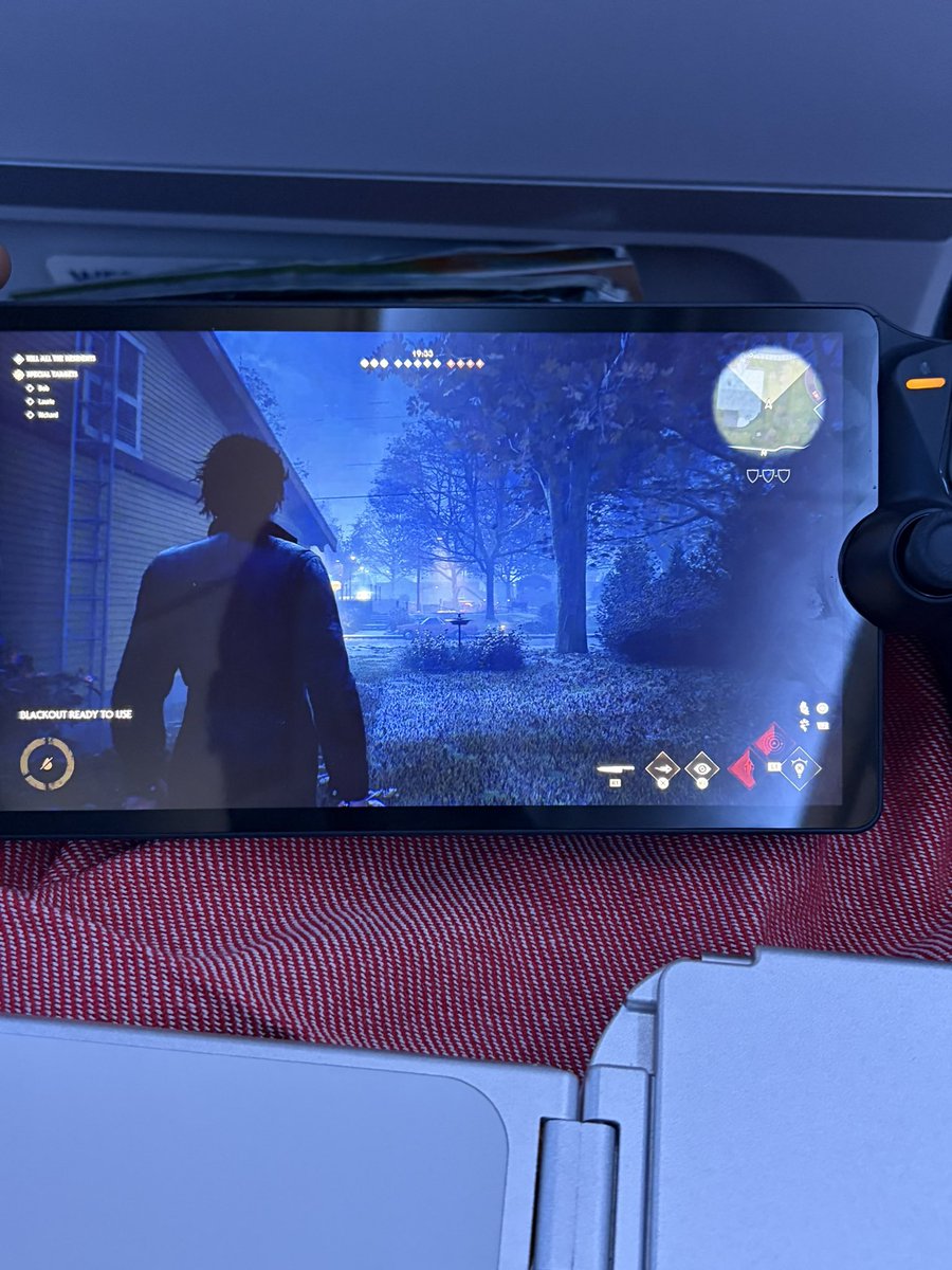 jamarsavon's tweet photo. Portal gaming on the plane 😎 https://t.co/5n5BrXOIut