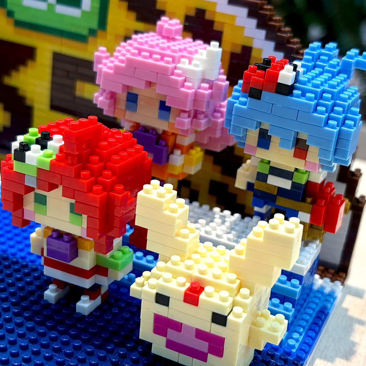 SEGA_OFFICIAL's tweet photo. ＼ぷよぷよが、ドット絵みたいなブロックフィギュアになった！／

『ぷよぷよ』35周年を記念して、「アルル」や「カーバンクル」たち8キャラクターと6種類の「ぷよ」が、組み立て式フィギュア「ミタクルブロック」で登場✨️

スマートフォンやPCで3Dオンライン設計図を見ながら、一つひとつブロックを組み立てて楽しめます。
ゲーム画面さながらに飾れる「対戦ステージセット」や、キャラクター・ぷよ・ステージがそろう「35周年セット」も！

9月11日(金)より、「ミタクルブロック公式ECサイト」にて期間限定受注開始となります。
🔽詳細はこちら
https://t.co/spQxthkFpz

#ぷよぷよ