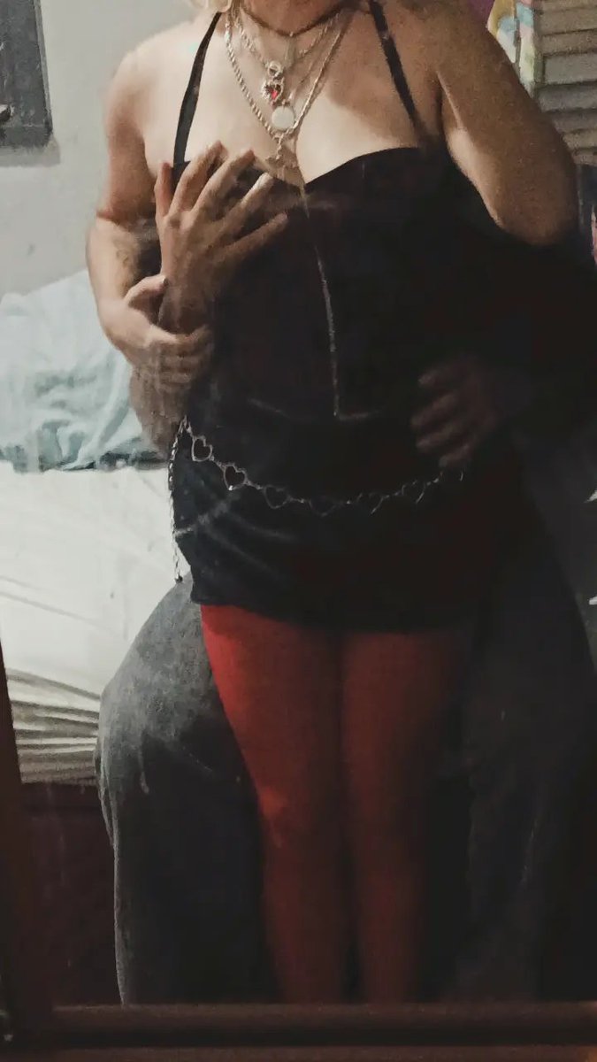 l_unnaaaa's tweet photo. ainda tá podendo postar foto do look pro RIR ou eu tô muito atrasada??? https://t.co/yHa0S1Ydr1