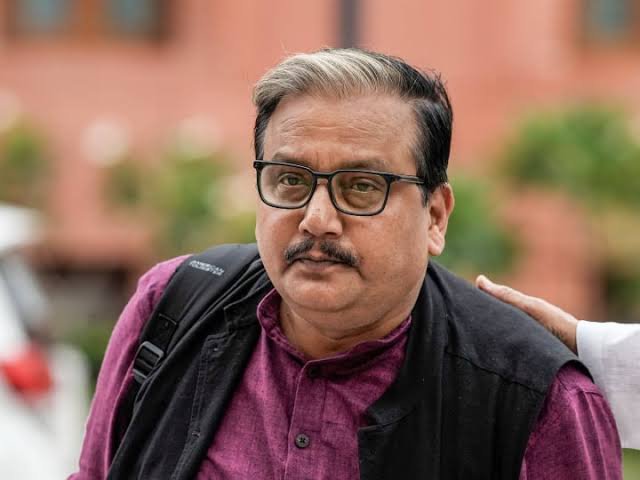 SabhapatiM30191's tweet photo. मनोज झा तूने ठाकुरों को मुफ्त में बदनाम किया था जबकि कुआं तुम्हारे जीजा लोगों ने दबा दिया था। https://t.co/AO4hCTBzf8
