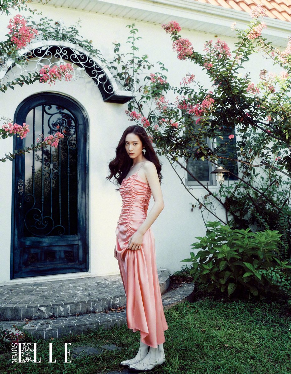 kryssiefinamour's tweet photo. KRYSTAL JUNG 🧎🏻‍♀️😭😭😭 https://t.co/VN0qFGyOuU