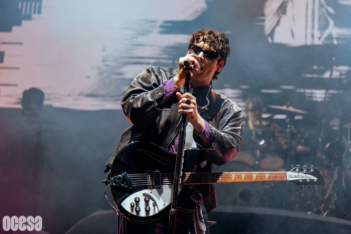 The5SOSYears's tweet photo. “Real Bands Save Fans, Real Fans Save Bands ⭐️ @5sos 

📸 _lauvillegas”

Via ocesa on IG ★

#EASMexicoCity #MexicoCityIsAStar #EASTour #EveryonesAStarTour https://t.co/DG7Qp9mj3A