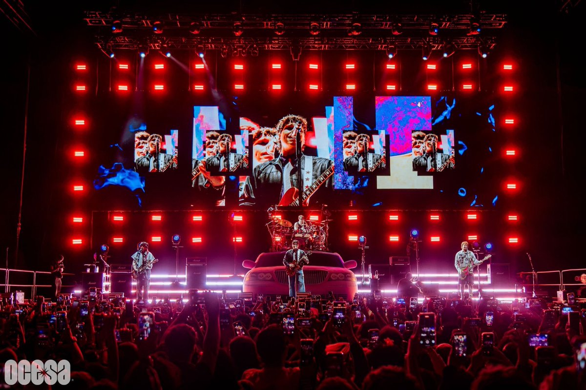 The5SOSYears's tweet photo. “Real Bands Save Fans, Real Fans Save Bands ⭐️ @5sos 

📸 _lauvillegas”

Via ocesa on IG ★

#EASMexicoCity #MexicoCityIsAStar #EASTour #EveryonesAStarTour https://t.co/DG7Qp9mj3A