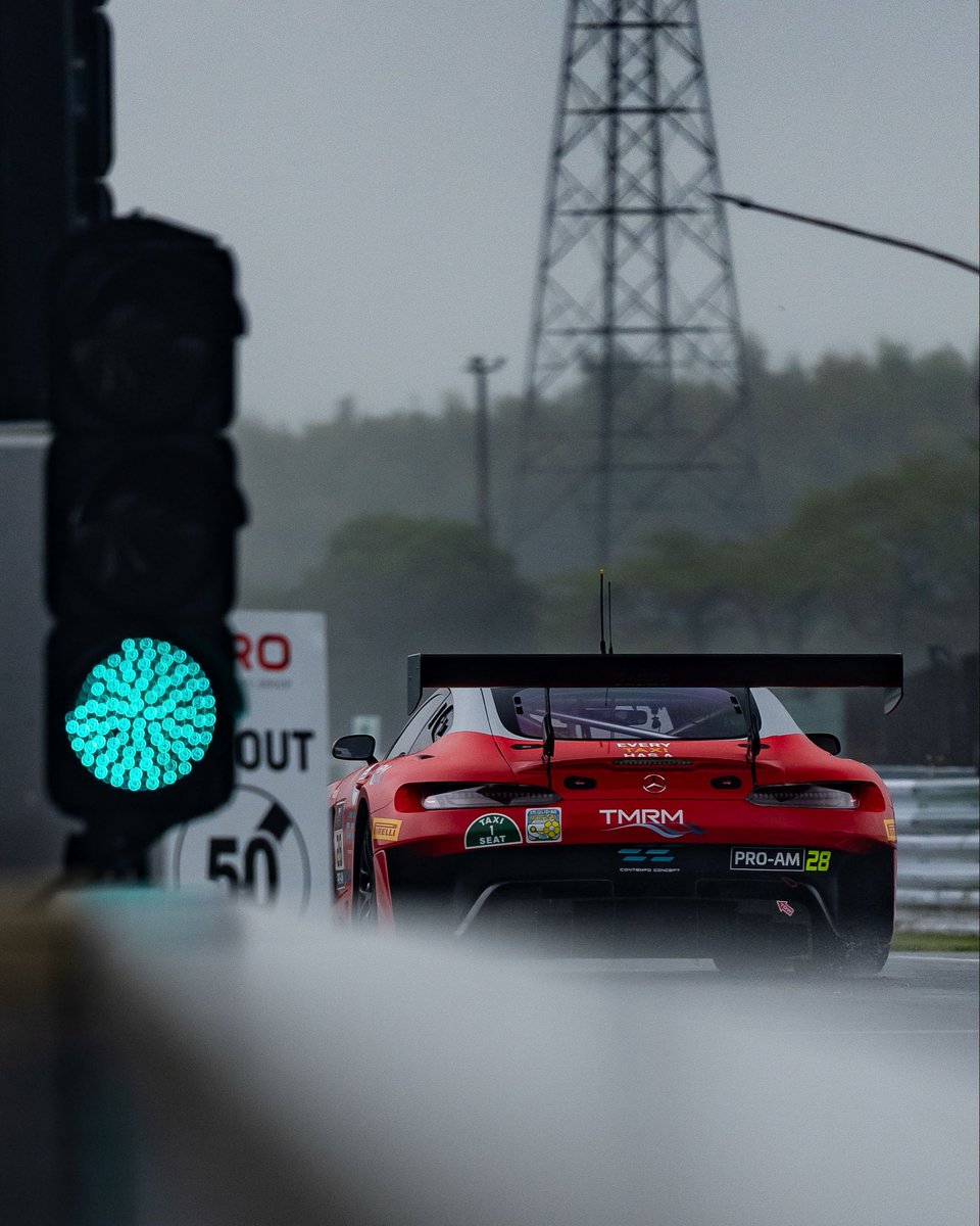 amgmotorsport's tweet photo. #Suzuka1000km - First time on track. 😍☔
 
#AMG #IGTC https://t.co/2qrxrYMrK1