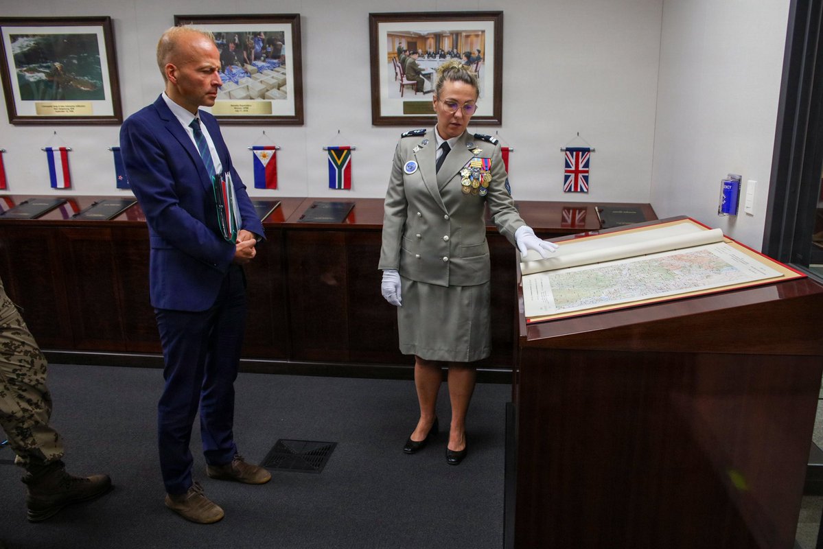 UN_Command's tweet photo. In the Armistice Room, Mr. Freitag honored those who fell during the Korean War, reflecting on their names and the sacrifice that underpins peace on the Peninsula today.
#UnderOneFlag https://t.co/vaFzBHITk9