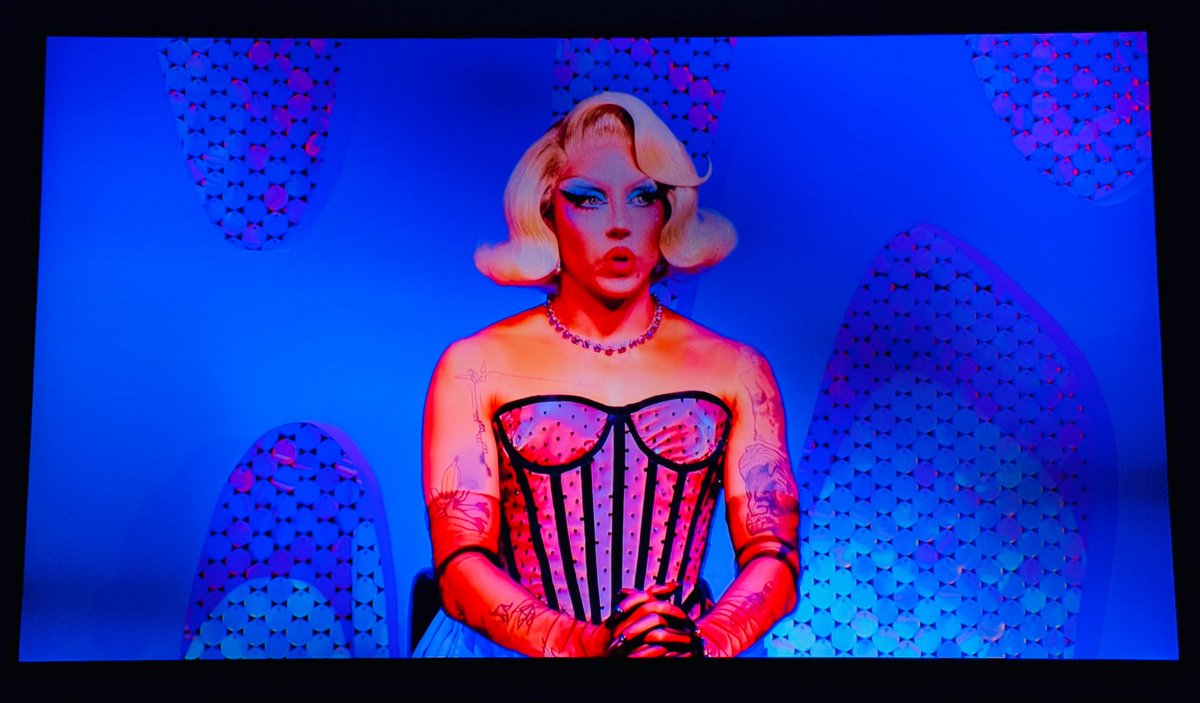 Plebe_Culichi's tweet photo. Hoy celebro que @LaLolitaBanana se plantó totalmente como lo que es… LA JUEZA 👏

#LatinaRoyale #DragRaceMexico https://t.co/LlnTfCImoQ
