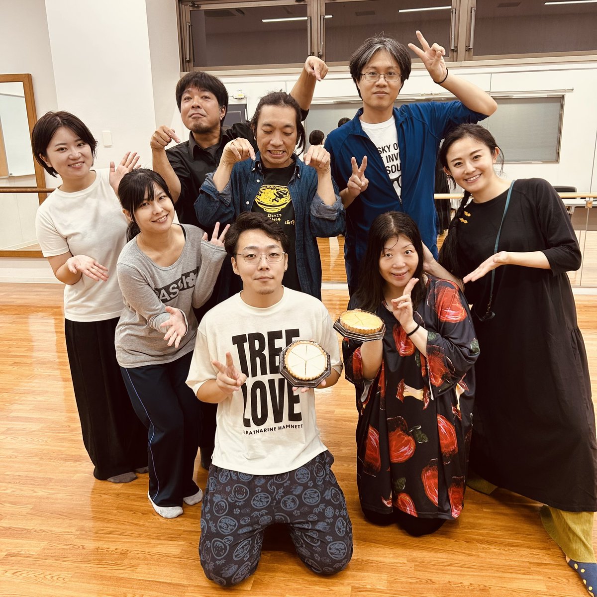 meshiakeikaku's tweet photo. 昨日は東京組の稽古でした‼️

残す稽古は数える程度☝️居るキャストのみで本編を通しました💁

ここから見えてきたモノから、最終的な形に仕上げて行きます‼️‼️‼️

【チケット予約サイト】🎫✨

https://t.co/Z18x8AhTG9 

《応援してるキャスト》で出演者を選択して下さい💁

#BJよろ2026 -山梨公演- https://t.co/OTEG8JQAAx