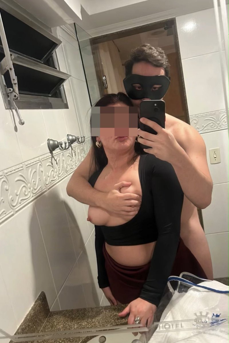Mr_adonisX's tweet photo. AUMENTA O SOM 🚨

Umas das coisas que mais me da tesão é esculachar o corno enquanto eu to fodend0 sua parceira. É uma das partes mais gostosa do namoro. 

E fica muito mais fácil quando a casada é bem sem vergonha e safad4 como minha deusa @casadan0off que correu pra bater uma foto comigo assim que teve seu rosto COBERTO de gala de outro. 

➡️ FATALFANS
https://t.co/ZMtq9mgtD3

➡️ PRIVACY
https://t.co/FdFIfkTKBI

➡️ SITE OFICIAL
https://t.co/ACLdKU2QP1

➡️ TELEGRAM & INTERAÇÃO 
https://t.co/uosQ8Z3rfR