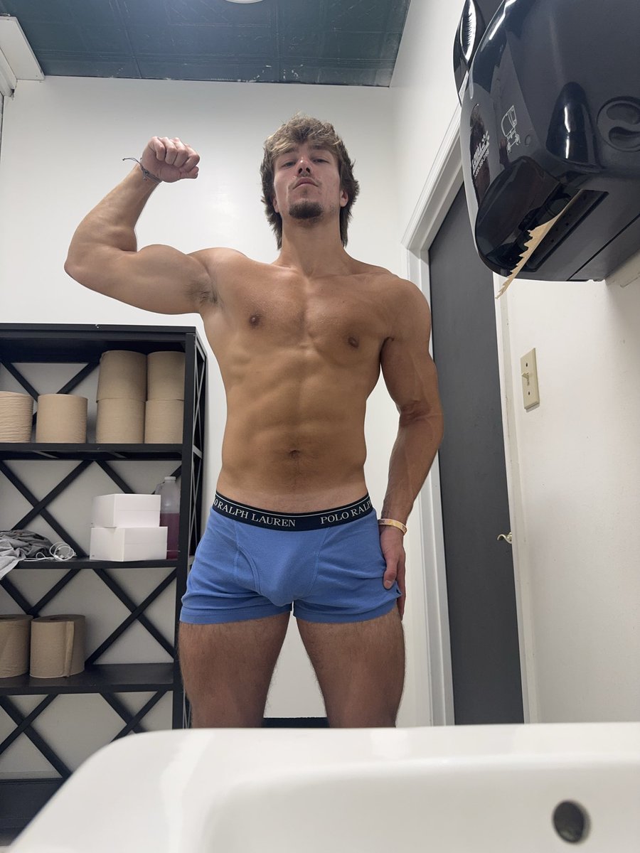Lukeylifts2's tweet photo. Amazing upper body day :)
#biceps https://t.co/vrEwKeKmsw
