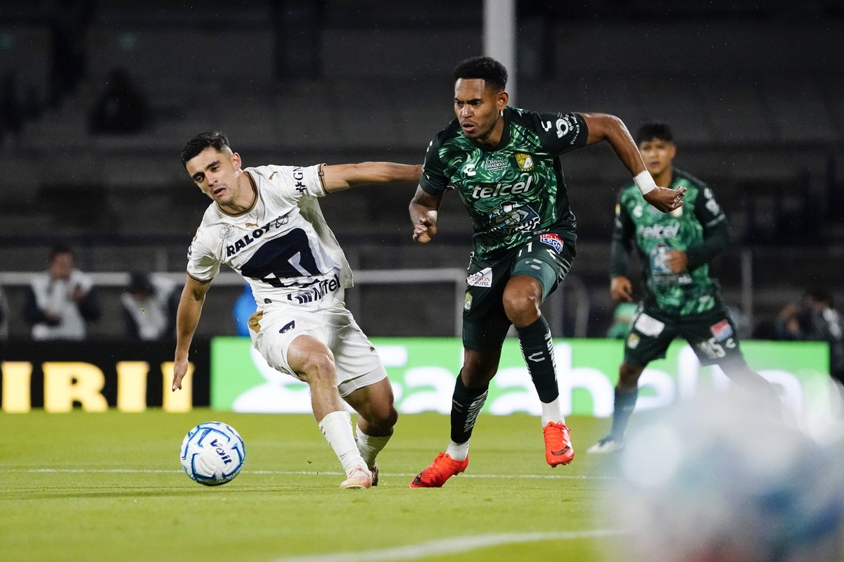 LigaBBVAMX's tweet photo. ⏱️ 15' ¿Sabías qué...? 📚
Pumas y León se han enfrentado 110 veces en la Liga BBVA MX, cada equipo ganó 40 y empataron 30.
@PumasMX 0-0 @clubleonfc 🐾🆚🦁
Info: @osigs
#LaLigaDeLaAfición | #J7 | #AP26 | #UNAMLEO https://t.co/Whk0vvBS44
