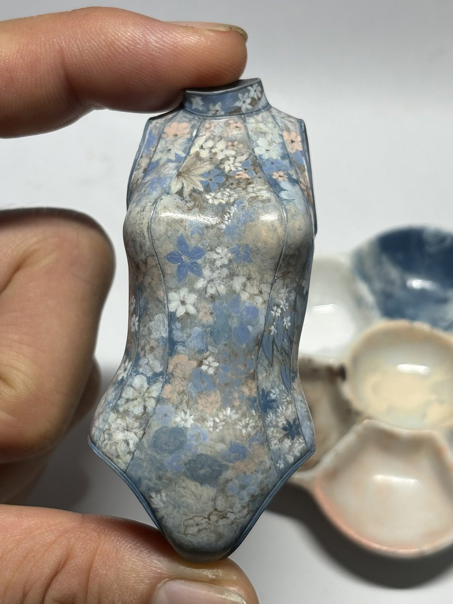 tanokumaHM's tweet photo. 現在はこんな感じ。
全体の流れを見ながら花の配置など修正&amp;修正。
特に前面はかなり大幅に変わったみたい。(ずっと塗り続けて自分でも分からなくなってるw)
まだまだ終わらない。 https://t.co/JU7ztBhaNm
