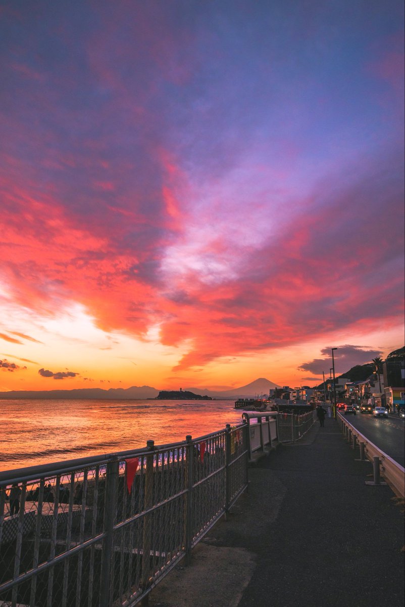 ruiruicamovi's tweet photo. 綺麗すぎて怖いくらいの夕焼け。 https://t.co/IKIUawX8I4