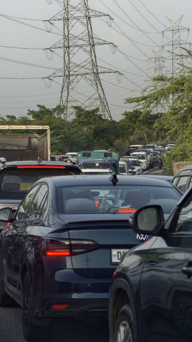 DentedDelhite's tweet photo. @cmohry @BJP4Haryana The connecting road from Surajkund to Gurgaon–Faridabad Expressway is a daily nightmare. A narrow, poorly constructed bridge with broken breakers causes massive jams on BOTH sides. It takes 20+ minutes to cross a 1-minute stretch. No repair, no action. Shame. https://t.co/6yn8qJKPoL