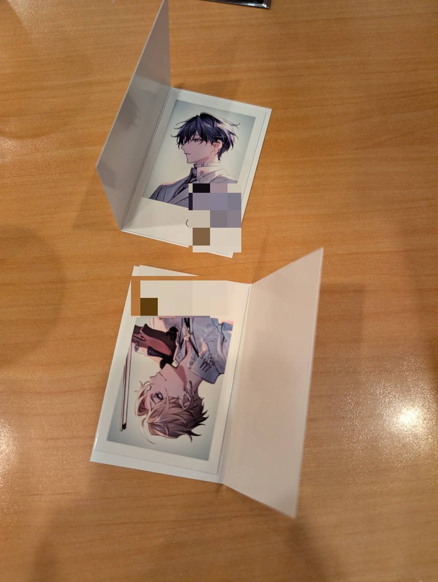 ayachi_ymd's tweet photo. キャロちゃんとチェキ開封してたらこの位置で2人で同時にサイン入り出して神✨ https://t.co/zZWowZuN40