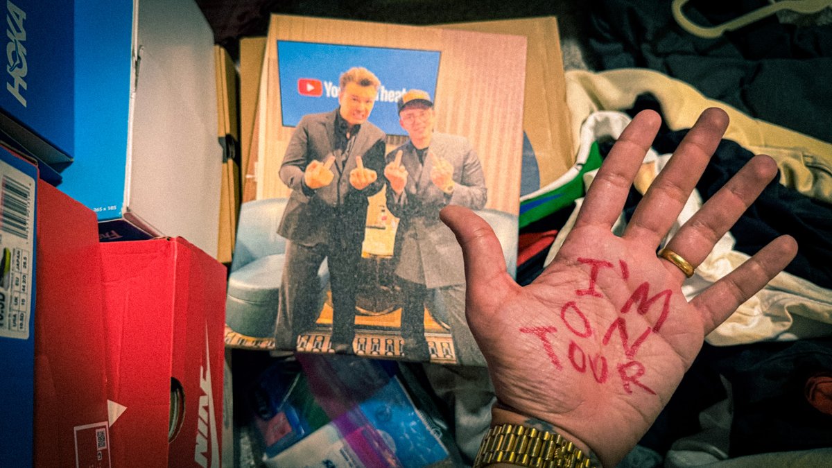 Logic301's tweet photo. That time I performed with @SethMacFarlane!! I'm on tour!! https://t.co/t8fukxvqNt