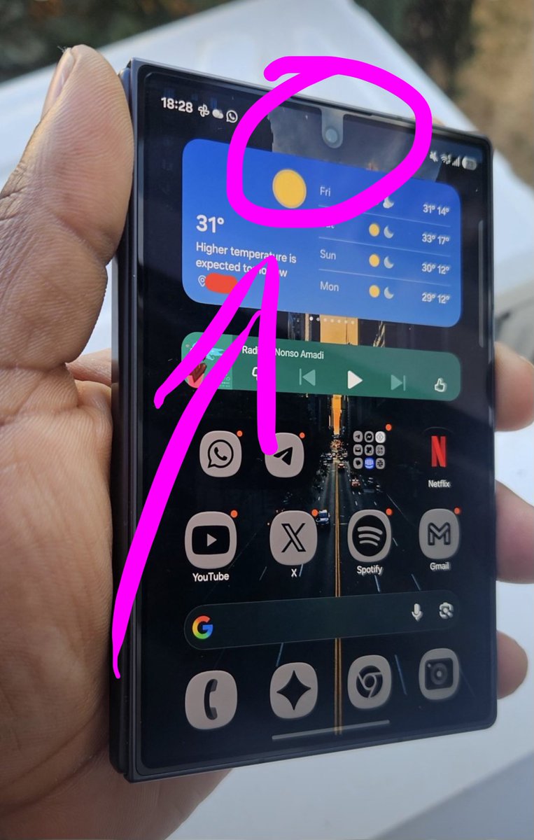 bardhi7z's tweet photo. @x6blade @MKBHD Cmon dude what the hell is that… https://t.co/t7SWhTRqMO