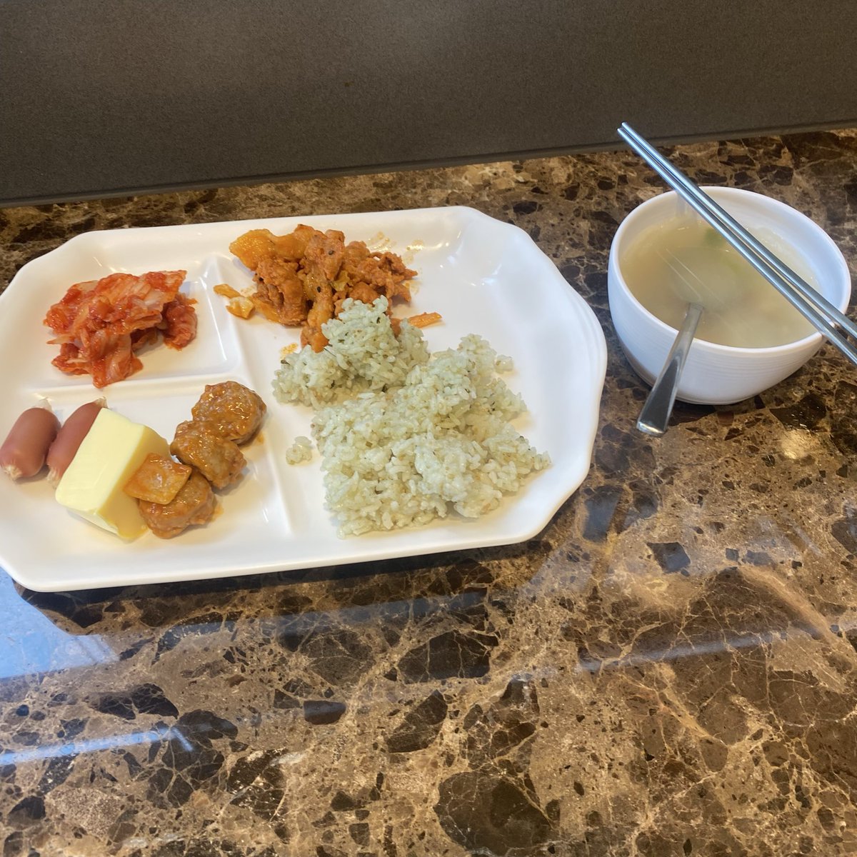 kilroy_ds's tweet photo. 부지런한 나의 루틴 아침 꼭 먹어주기 완료 https://t.co/ujy8XjtwVl