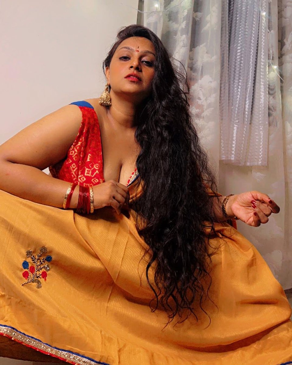 spidersting01's tweet photo. #sexyinsaree #indiangirls #sexydesi #desi #boudoirindia #duskybeauty #duskygirls #darkisdivine #browngirls #brownbeauty #indianbeauty #sexyindian #sareebeauty #desibeauty #indianmodel #desimodel #desiseductress #indianbeauty #indiandiva #sensuous #erotica #armpit #cleavage #navel https://t.co/VLoP64Cna2