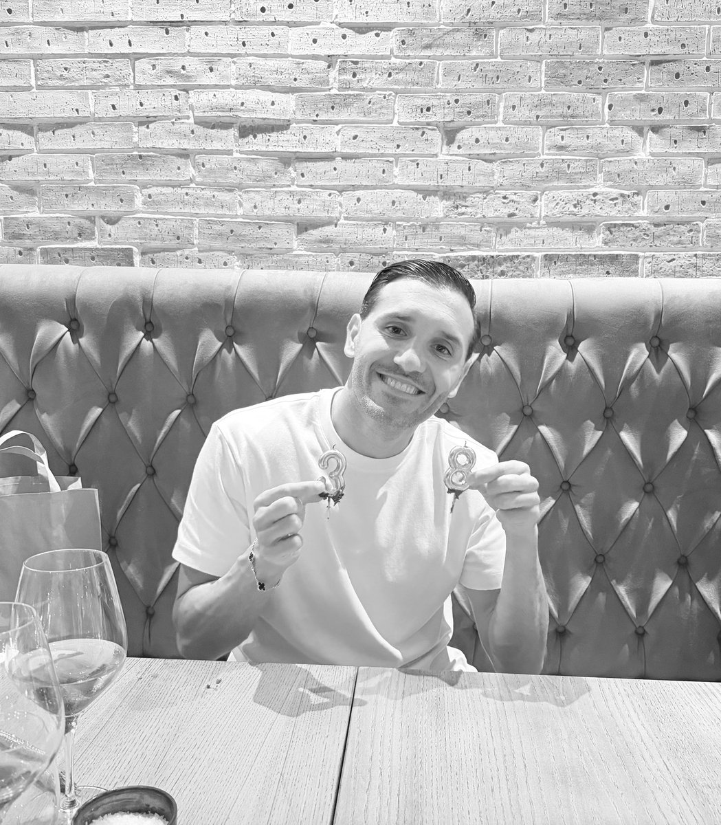 LP10oficial's tweet photo. +3️⃣8️⃣🎂✌️😁 https://t.co/4HVsaEZoAO