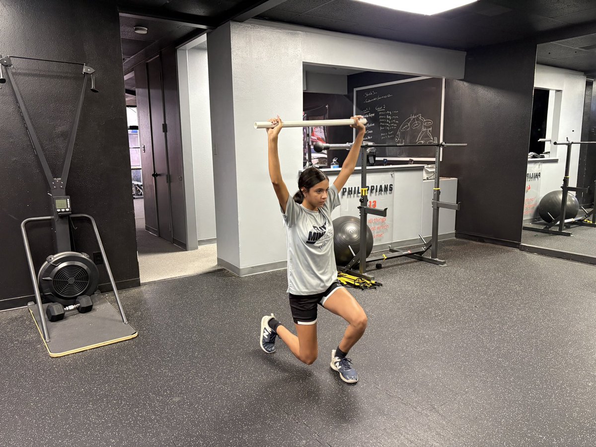 SofiFue18's tweet photo. Getting some strength and conditioning work in before this weekends games. 🥎 💪 @EXCELFASTPITCH @PoteetSoftball https://t.co/BTiikZh9Pt https://t.co/UYCpKu9h3z