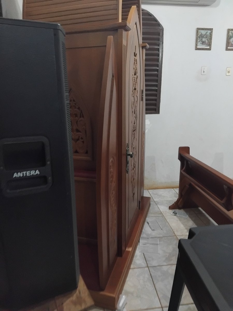 FideiGabriel's tweet photo. “O demônio odeia o confessionário porque ali ele perde o direito sobre nós”-São Pio de Pietrelcina. https://t.co/ZSkffDrhle