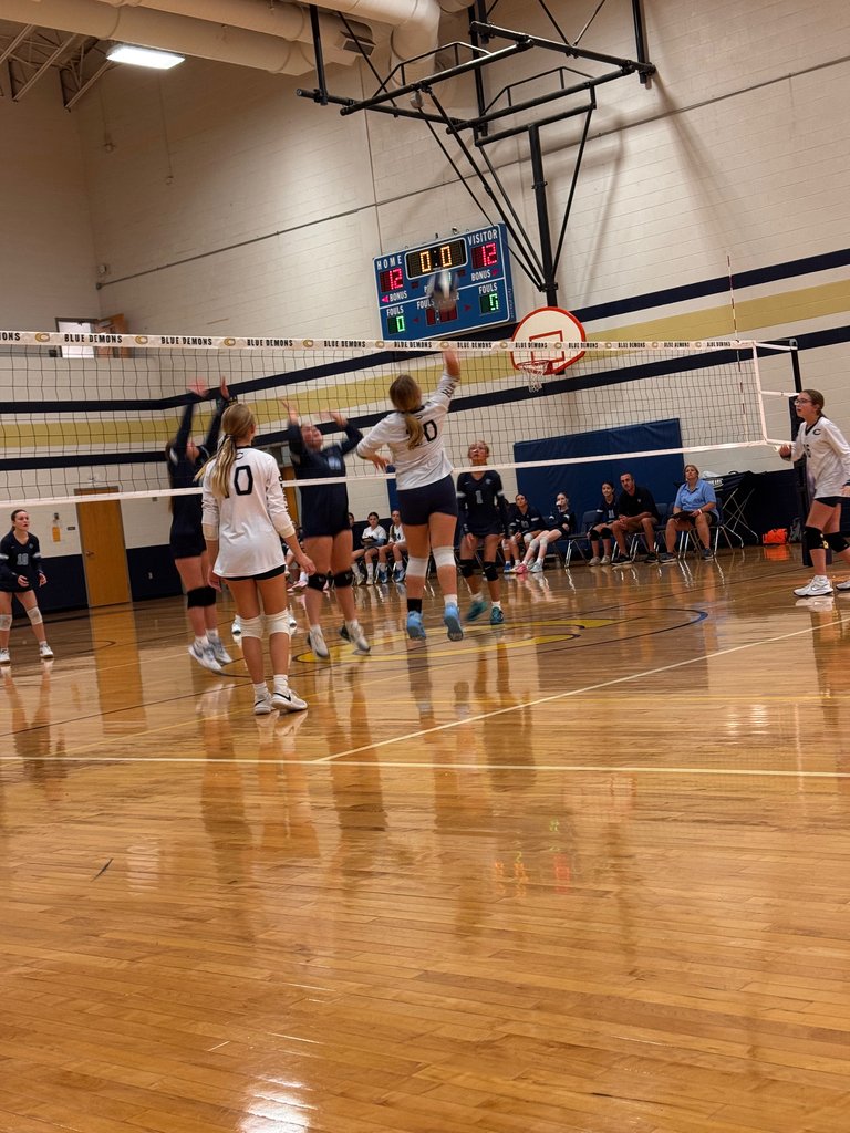 CMSGoBlue's tweet photo. 14...18...23...The Lady Blue Demons chased a cougar they couldn't catch, but they put up a fight! Great job girls! https://t.co/d1toEnbrnM