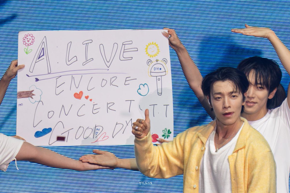 YII_lv1's tweet photo. 𝟤𝟨𝟢𝟫𝟢𝟦 𝗗𝗢𝗡𝗚𝗛𝗔𝗘 𝟭𝗦𝗧 𝗦𝗢𝗟𝗢 𝗘𝗡𝗖𝗢𝗥𝗘 𝗖𝗢𝗡𝗖𝗘𝗥𝗧 [𝗔𝗟𝗜𝗩𝗘] 𝗶𝗻 𝗦𝗘𝗢𝗨𝗟 𝗗𝟭
.
Have a good day (｡•̀ᴗ•́)σ
.
#DONGHAE #동해 
#superjuniordne #슈퍼주니어 https://t.co/XmuXgUfU8C