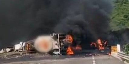 GN_Carreteras's tweet photo. #Tomeprecauciones en #Jalisco se registra cierre total de la circulación por #Vehiculoincendiado cerca del Km 062+000, de la carretera Guadalajara – Colima, a la altura de la localidad de Usmajac. Atienda indicación vial. https://t.co/xwCY9EKZ3s