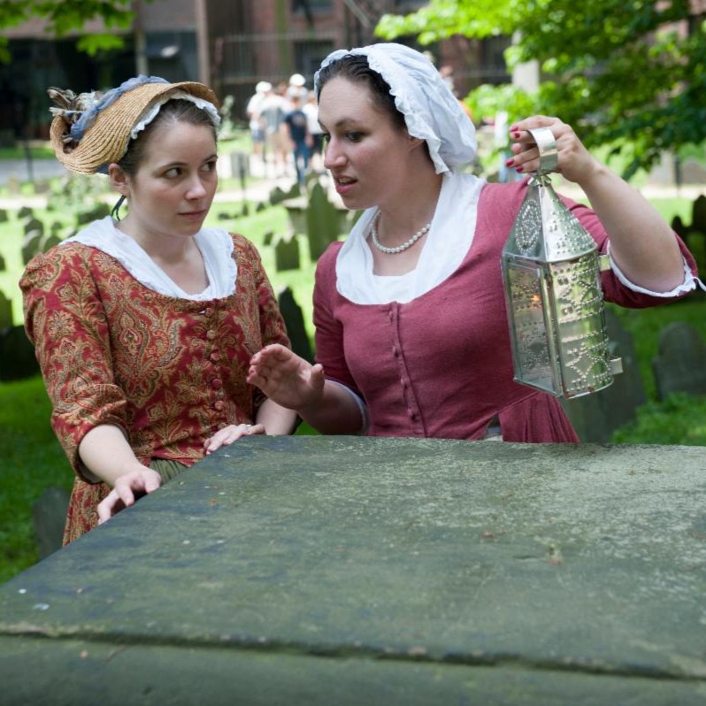 TheFreedomTrail's tweet photo. Our Official Freedom Trail® Lantern Tours have returned in September and October 🌆

🗓️: Starting on Thursday, September 17
⏰: 6:00 p.m.
📍: Boston Common Visitor Information Center

🎟️: For ticket information, visit https://t.co/t6ow0a9xNE
.
.
.
#TheFreedomTrail #HistoricBoston https://t.co/4mr0fkVhHt