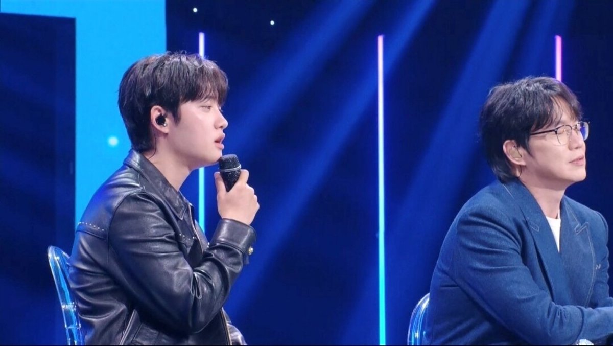 DODBBONG's tweet photo. 도경수 “퍼스널 컬러는 ‘더 시즌즈’”…성시경 앞 ‘너의 모든 순간’ 열창
https://t.co/nIgG8098r9

도경수는 최근 결혼식 신랑 입장곡으로 주목받으며 역주행 중인 ‘팝콘’으로 첫 무대를 꾸민다. 평소 먹는 것을 좋아해 직접 요리를 시작했다는 그는 음식과 요리에 얽힌 이야기를 성시경과 나누며 공감대를 쌓는다. 출연할 때마다 화제를 모아 ‘퍼스널 컬러는 더 시즌즈’라는 말이 나올 정도였던 만큼, 이번 녹화에서도 특유의 편안한 분위기를 이어간다.

특히 도경수는 성시경의 대표곡 ‘너의 모든 순간’을 원곡자 앞에서 즉석으로 부르며 또 하나의 레전드 장면을 더한다. 이어 신곡 ‘Guitarist(기타리스트)’ 무대를 선보이는데, 이 곡의 방송 무대는 ‘더 시즌즈’에서만 볼 수 있는 것으로 알려져 눈길을 끈다.

#도경수 #디오 #KYUNGSOO #ギョンス