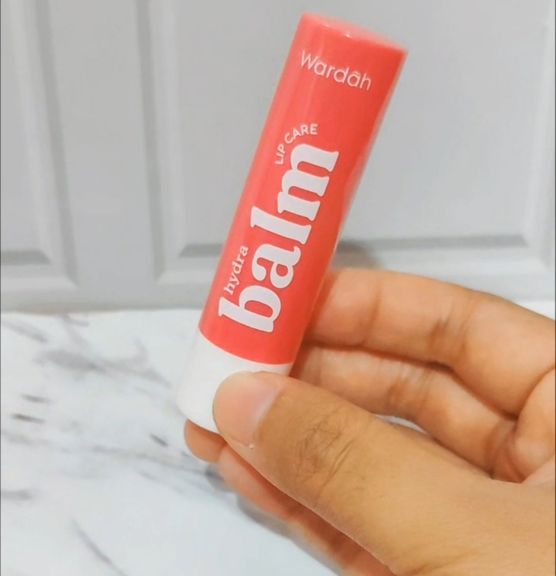 sayhaimel's tweet photo. @suncomeinrain Basic sebelum pakai lipstik aku pakai ini karena bibirku gampang kering, buat daily juga oke kalau gak mau pakai per-lipstikan 
https://t.co/s8oHHBmlZv https://t.co/jsLbJNjO4i