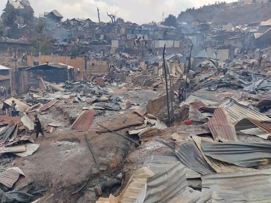 AmosZahiga's tweet photo. 🇨🇩 8 jours après la rentrée scolaire, 24 enfants dont 19 filles ont perdu la vie dans l’incendie des écoles Furaha et Ujamaa, un bilan provisoire et évolutif.
Mes pensées aux familles endeuillées, aux blessés, aux camarades de classe et enseignants sous le choc et à tout Bukavu https://t.co/SFO84ZRp7r