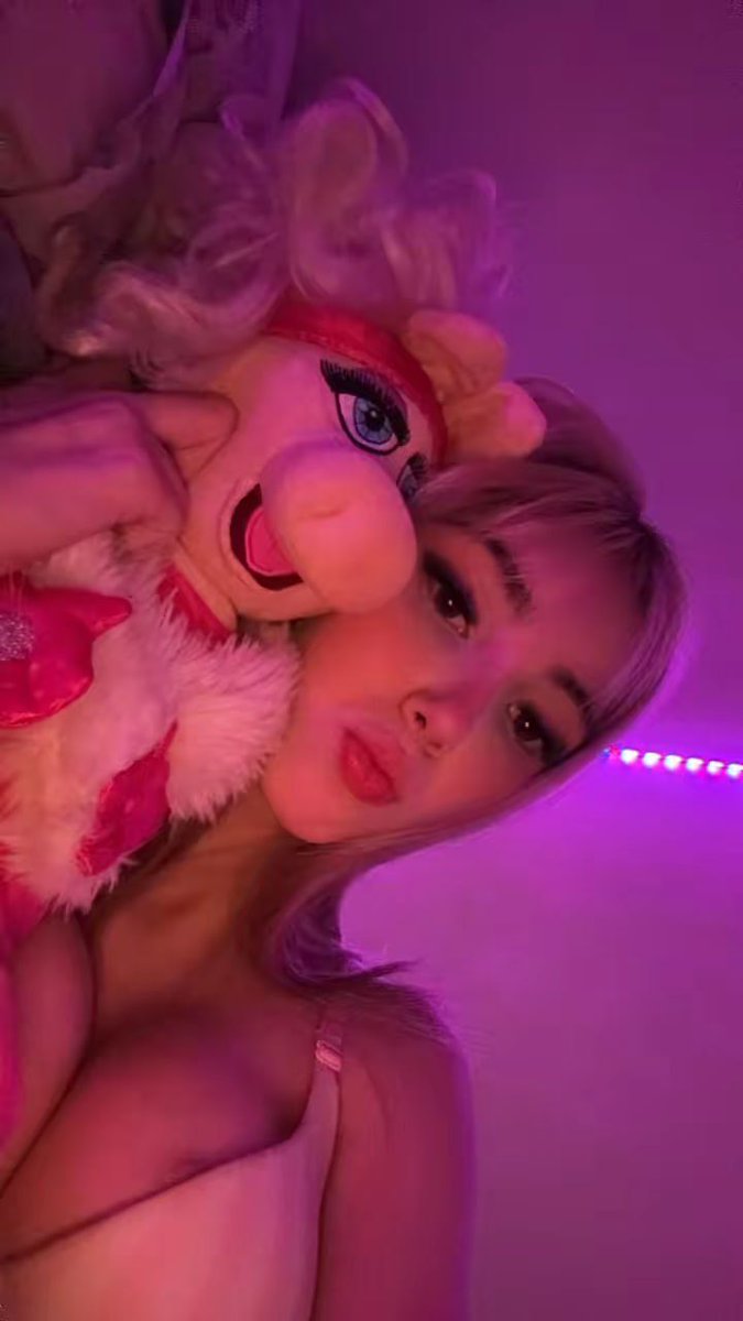 AverieeeSam's tweet photo. somewhere between “good girl” and “don’t test me” 😇😈 https://t.co/fc4l0oH5J0