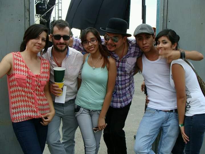 AngelicaBJC44's tweet photo. @RMXradio @eseauto Hola Pada que chido regreso de RMX radio😎👍🏻😃 y disfrutando de #FESTIN muy chido programa, quiero boletos para el 20 aniversario de paté de fuá, Mi nombre es Brenda Angélica Juárez Carrillo 
@patedefua #RMXRADIO @eseauto  comparto foto del festival 5sentidos del año 2013 https://t.co/mqYnH2SDyq