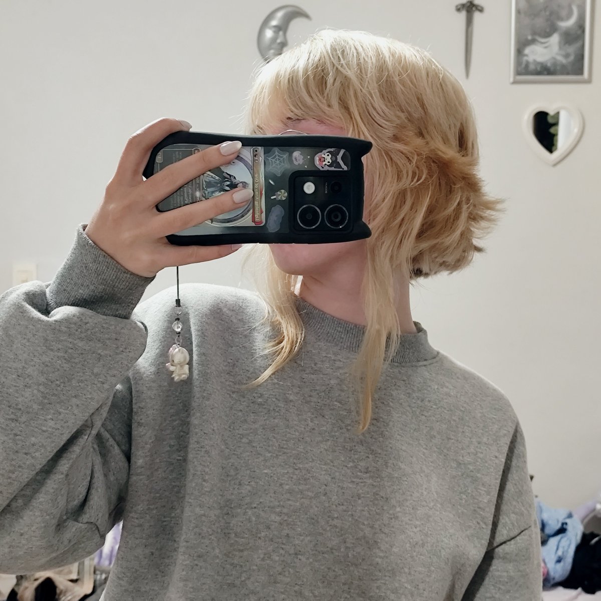 lirioespectral's tweet photo. icon vs hair
só faltou ser rosa porque espetado tá igual https://t.co/fhll4ZGKkz