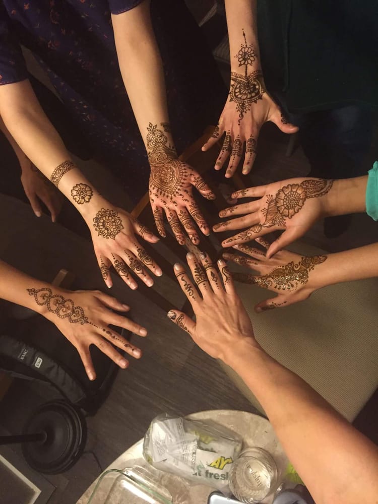 OneRedmond's tweet photo. Shop local + connect with your community at Arts in the Park! 
This Saturday’s event features Avani Henna, GG Jewels Blooms, Hana’s Naturals, Magic Maggie’s Treats &amp; Nature Vibes Slime, plus booths from OneRedmond members and community organizations throughout the park. https://t.co/OVk0QhlKpg