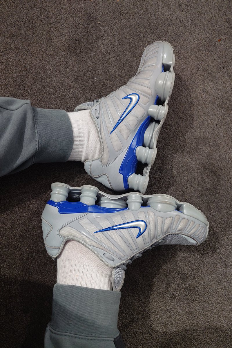 CurwenSimon's tweet photo. #kotd #nike #shoxTL with #whitenike #socks https://t.co/i35OKuZNIJ