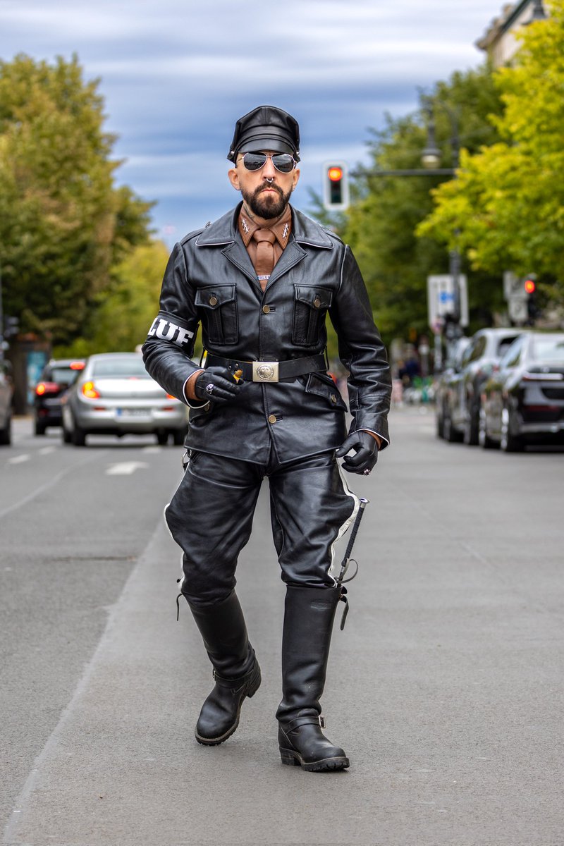 Helveticus_66's tweet photo. Photography by bungalow.tony

Unter den Linden, Berlin

Ab morgen Abend auch in Berlin und an Folsom Europe anzutreffen. Darfst mich ruhig grüssen, vielleicht trinken wir was zusammen?

#MrLeatherSwitzerland2020 #ONLYGAY #SameSexAttracted #MasculinityMatters #oldguardLEATHERMAN https://t.co/6RLNrtllhL