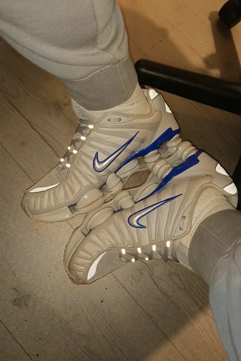 CurwenSimon's tweet photo. #ootd #nike #shoxTL with #whitenike #socks and #nikeair #utility #joggers under and at the desk! https://t.co/AryBt0yETF