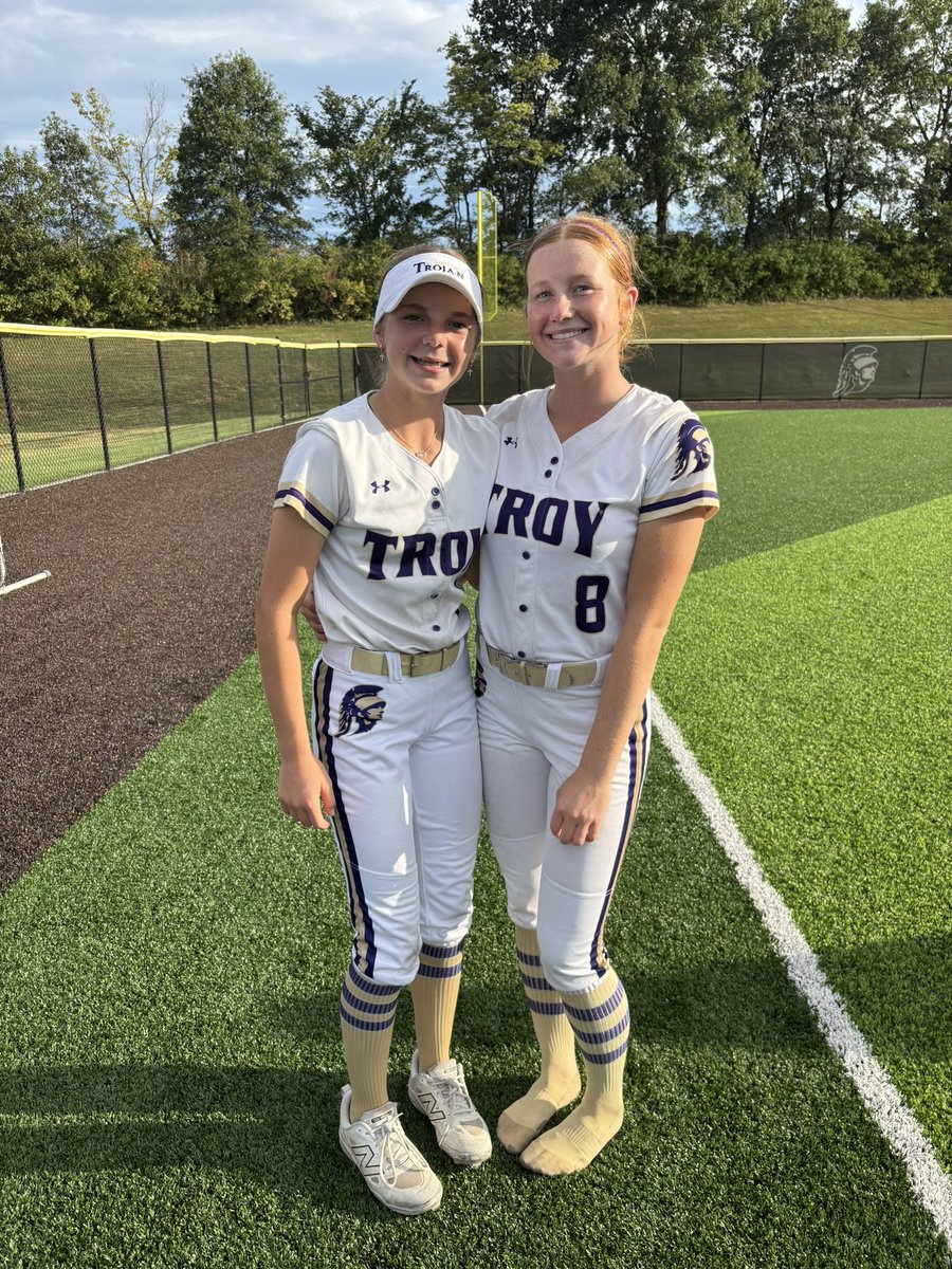 TBHSSoftball's tweet photo. Varsity holds on and gets 1-0 win vs Howell!  Daugherty 2-3, Kasper 2-3 w/2 2bs,  Zidich and Damron 1-3.  Players of game Avery Dennis fantastic in circle w/ 10K’s and Leah Blanton 2-3 w/ game saving catch! https://t.co/qWZCrWKjLb