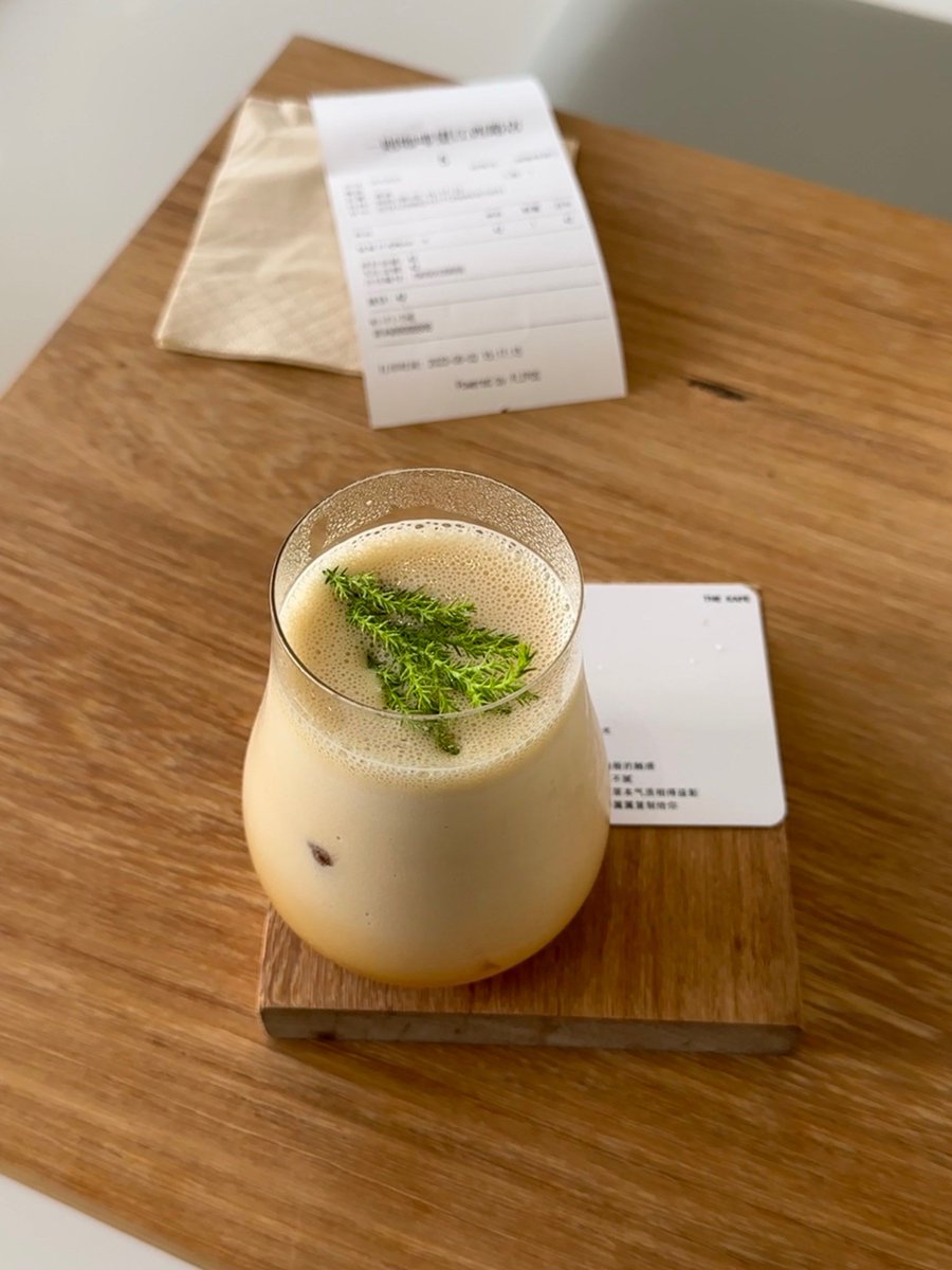 camec156729's tweet photo. Craving a quick pick-me-up Whip up this 3-ingredient iced matcha latte in 2 mins: just matcha powder, oat milk and a splash of honey! Smooth, creamy and totally refreshing https://t.co/2Qfg88vmQc