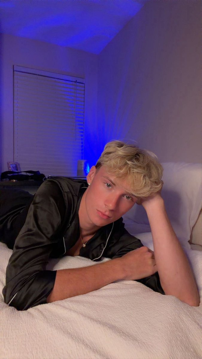 TroyeFoxx's tweet photo. someone come lay with me https://t.co/KnsaR1uCsm