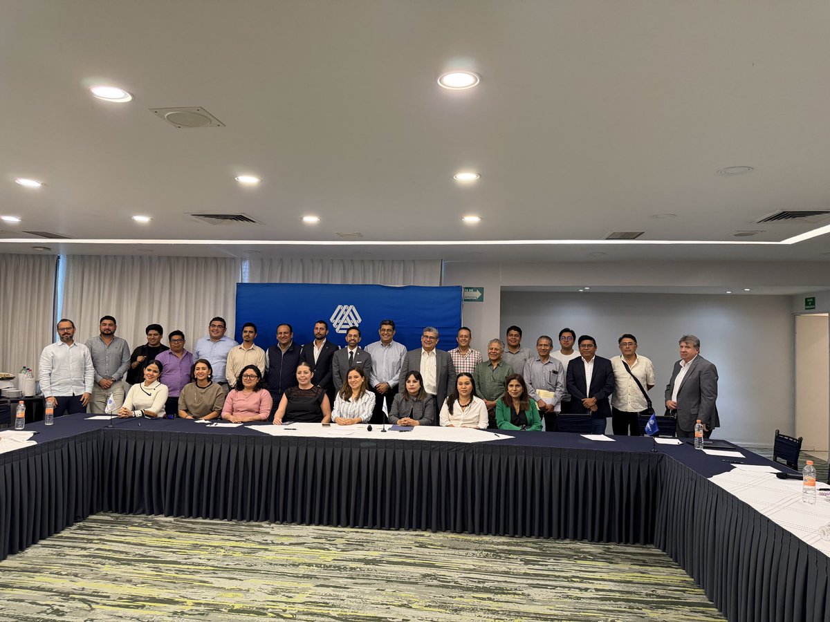 Javier_CasiqueZ's tweet photo. Agradezco a @CoparmexOaxaca la invitación a participar en sus mesas de trabajo. El diálogo y la colaboración entre sectores son fundamentales para seguir construyendo un mejor futuro para #Oaxaca. https://t.co/0uoj3VF0t3