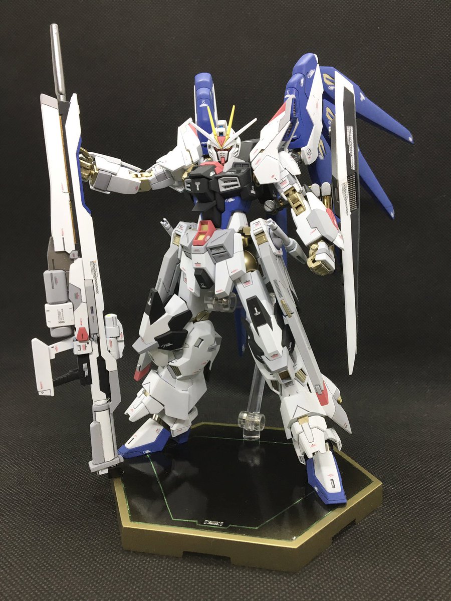 club_red_boogie's tweet photo. #みんなのミキシングガンプラ晒せよ
ミキシングをする際、僕なりの拘りがあって…
現行(ベース)キットのミキシング素材として、RG(ハイクオリティモデル)と旧キットを、さり気なく紛れ込ませるんすよ
とくに1と４枚目、旧キットパーツに何を使ってどこに仕込んでるのか、ほぼ分からんはずです https://t.co/mZHSQ9uVUC