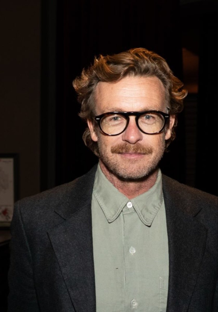 hemngschaos's tweet photo. simon baker de bigode jesus 🫦 https://t.co/aZOAis1nsG