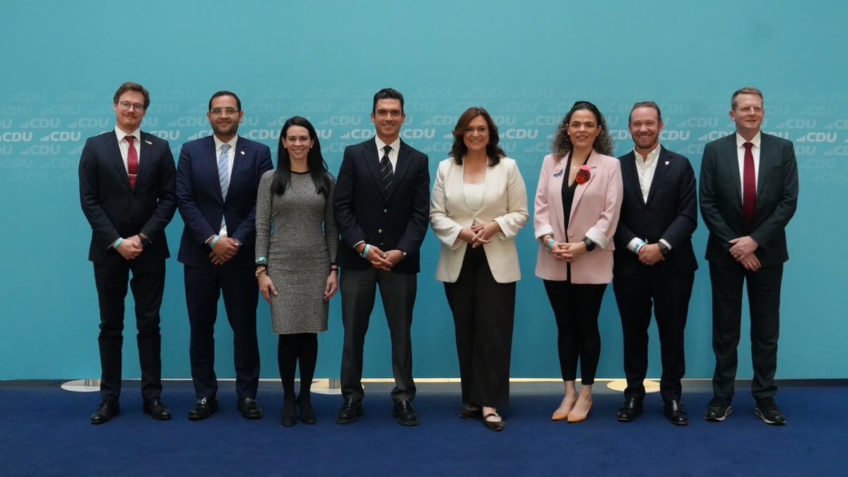 JorgeRoHe's tweet photo. ¡Seguimos estrechando la amistad entre @AccionNacional y la @CDU! 🇲🇽🇩🇪

Nos reunimos con @FHoppermann, secretaria general, y @c_kremer, secretario internacional de la Unión Demócrata Cristiana de Alemania.

Estos encuentros nos permiten compartir experiencias y fortalecer la cooperación para construir un PAN más cercano a la ciudadanía y mejor preparado para los desafíos de México. 

#PatriaFamiliaYLibertad