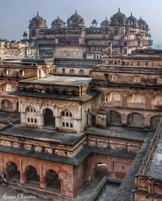 gleepus_glorpus's tweet photo. Saying the setting is culturally uninspired comes off as incredibly pretentious and ignorant when you can clearly tell it’s based off of Indian fortresses, temples, and villages.

Y’all looove East Asian aesthetics but immediately switch up when it comes to other Asian cultures. https://t.co/bl2CDFAqlK